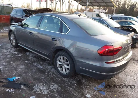 2017 Volkswagen Passat 1.8T S z USA, uszkodzony, nr VIN 1VWAT7A38HC040654